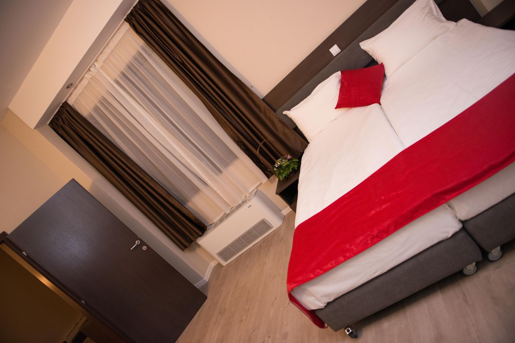 Opera House Hotel Скопие Екстериор снимка